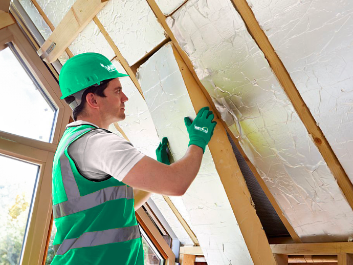 Isolation intérieure des combles avec panneaux isolants réflecteurs pour une meilleure efficacité énergétique